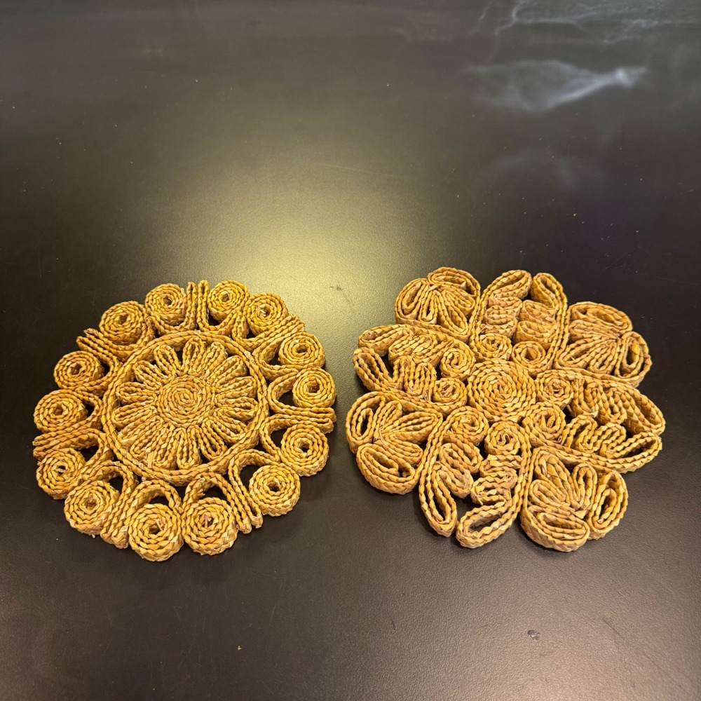 Vintage Woven Straw Trivets Set of 2 Tan Floral Boho Farmhouse Decor